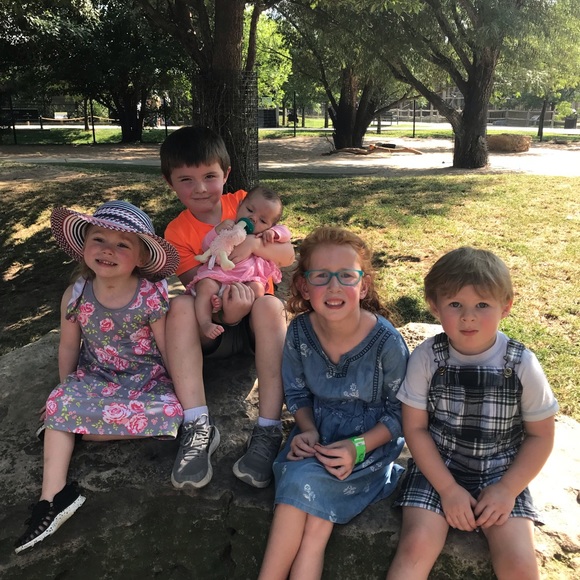 Meet your Posher, Monique - Picture 1 of 7